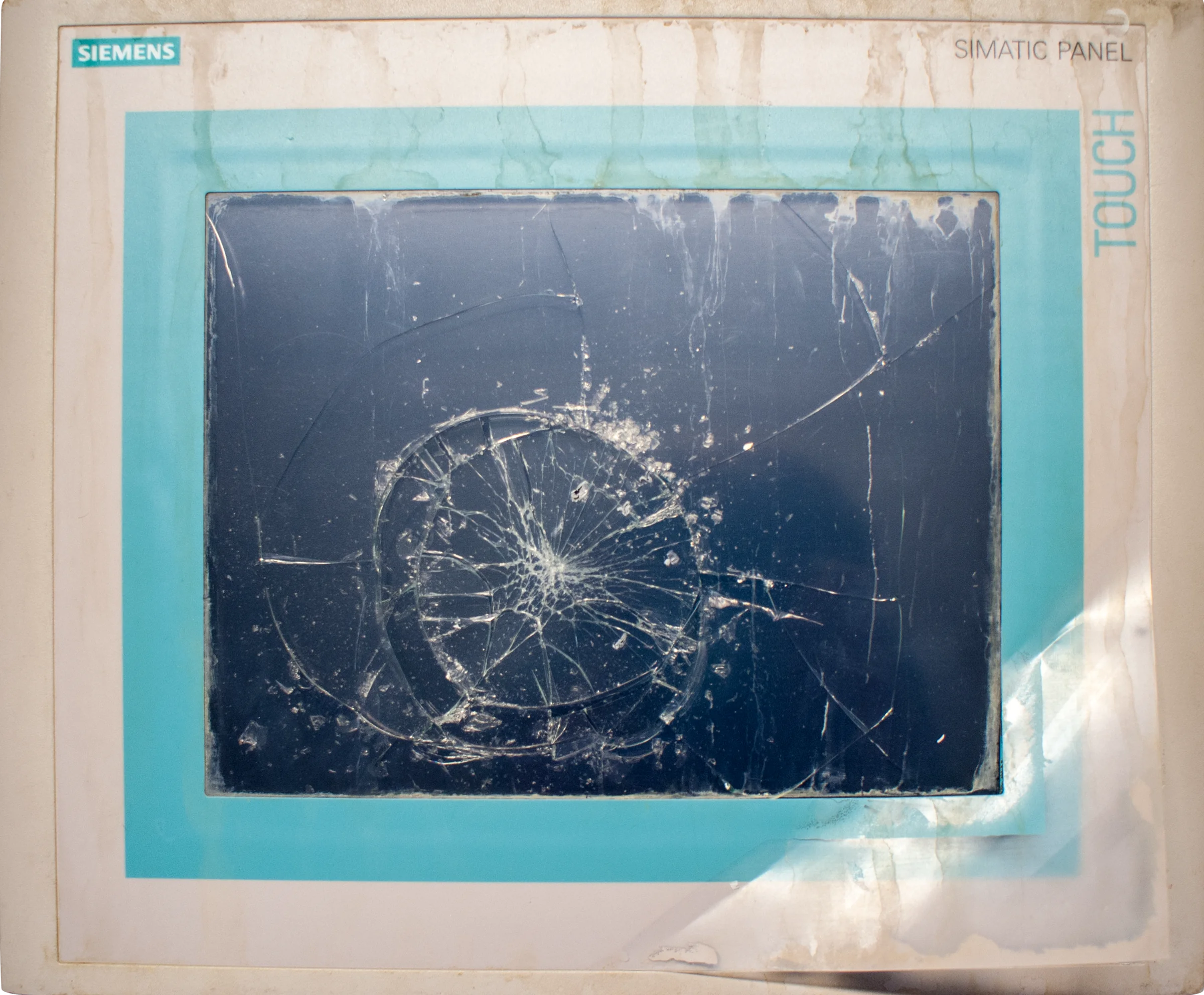 Siemens-Bedienpanel mit gebrochenem Displayglas